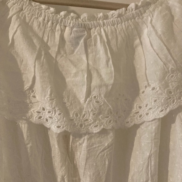 Universal Threads Swiss Dot & Eyelet Top - Picture 3 of 8